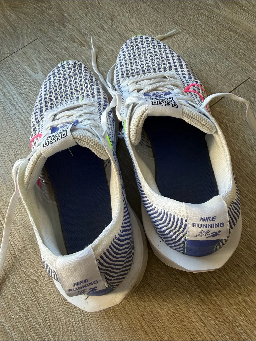 Nike Interact Run Women’s Size 9 White Blue Pink Green Running Shoes Sneakers